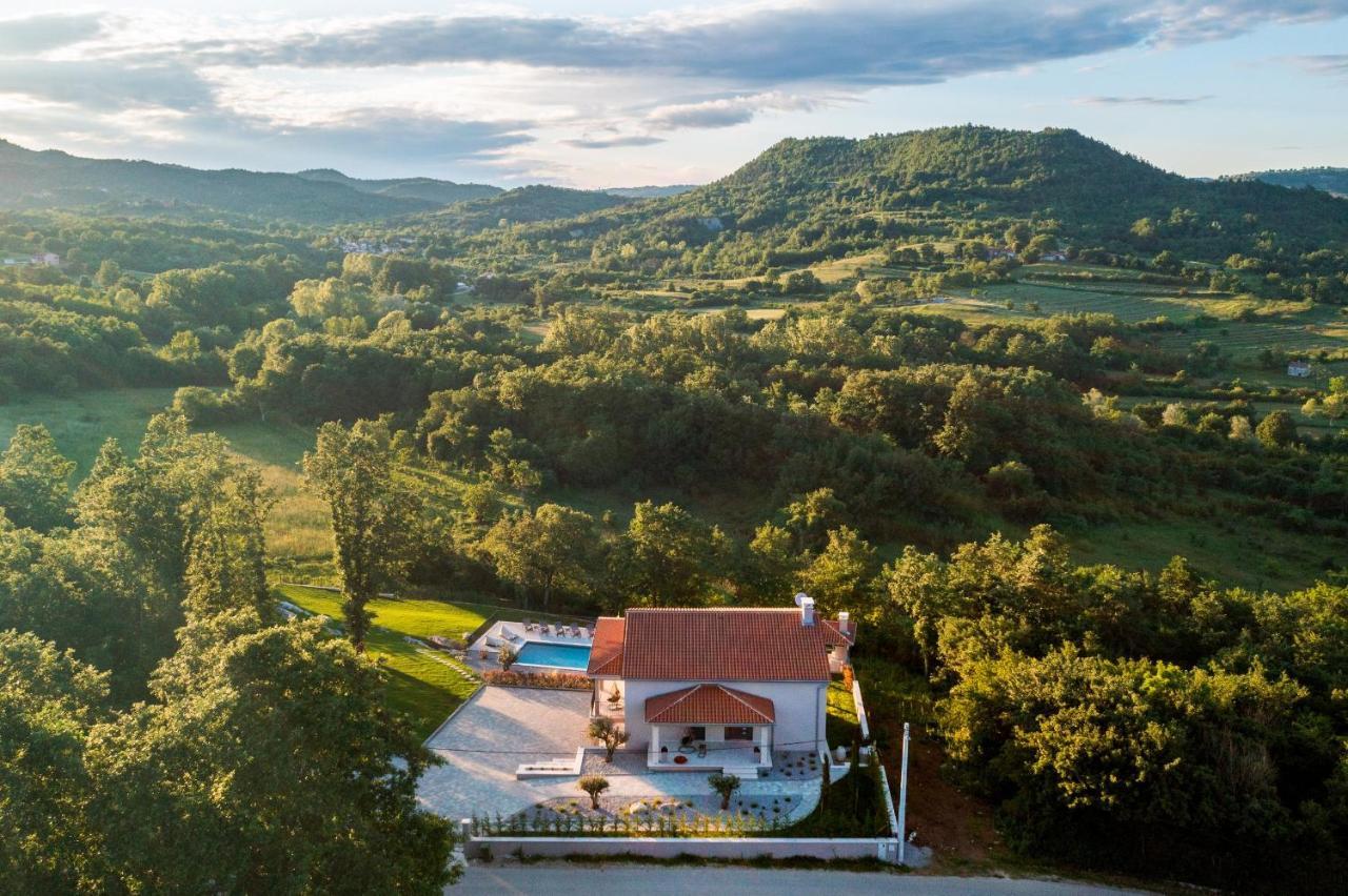 Luxury Villa Santa Cruz With Xl Pool And Jacuzzi Potpićan Exteriér fotografie