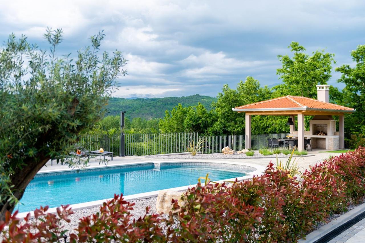 Luxury Villa Santa Cruz With Xl Pool And Jacuzzi Potpićan Exteriér fotografie