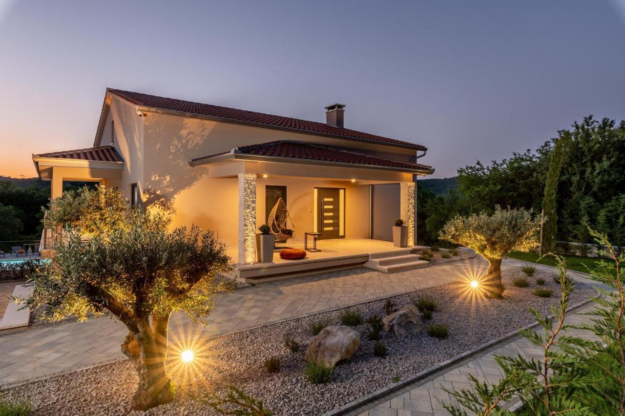 Luxury Villa Santa Cruz With Xl Pool And Jacuzzi Potpićan Exteriér fotografie
