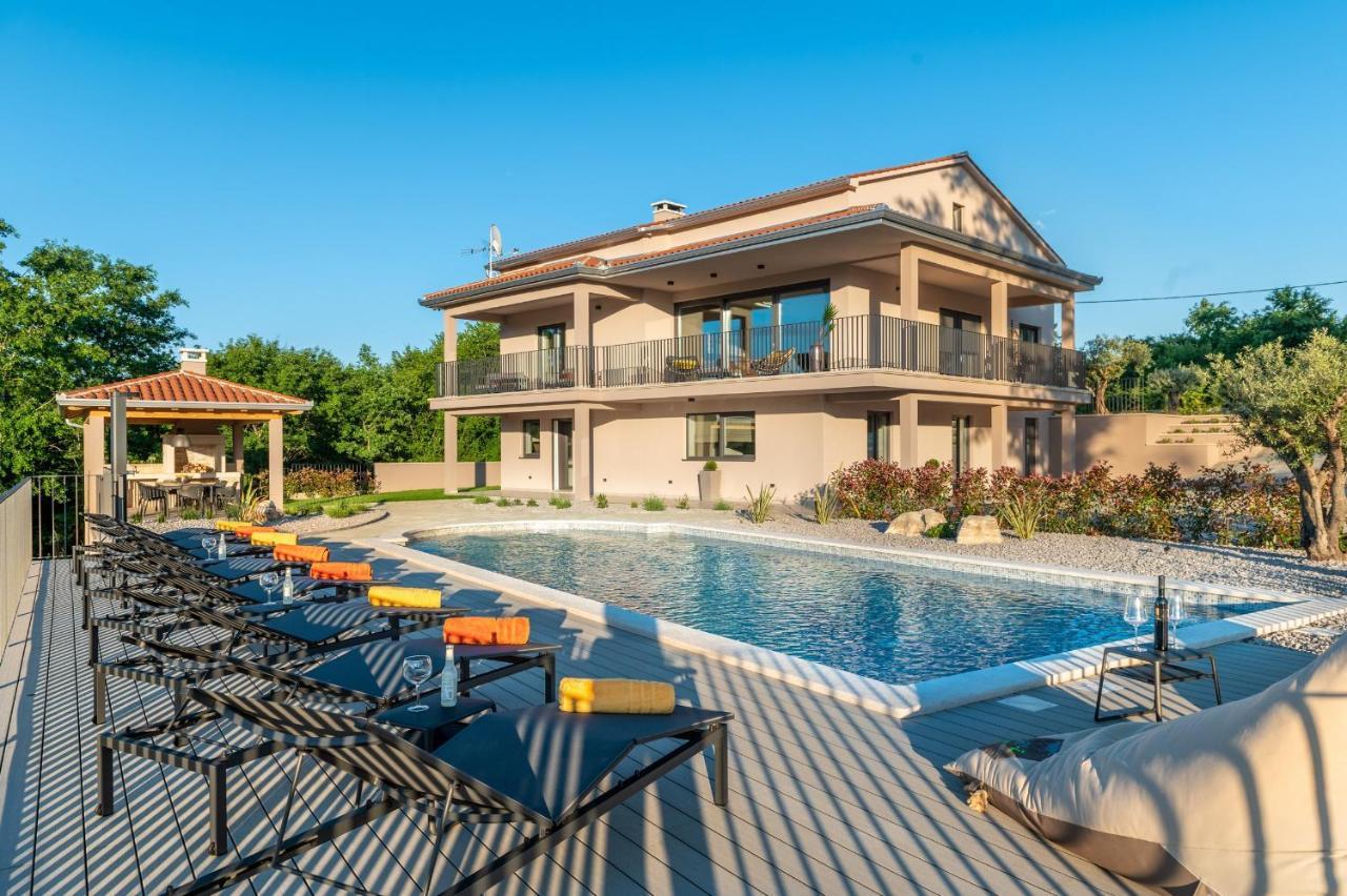 Luxury Villa Santa Cruz With Xl Pool And Jacuzzi Potpićan Exteriér fotografie