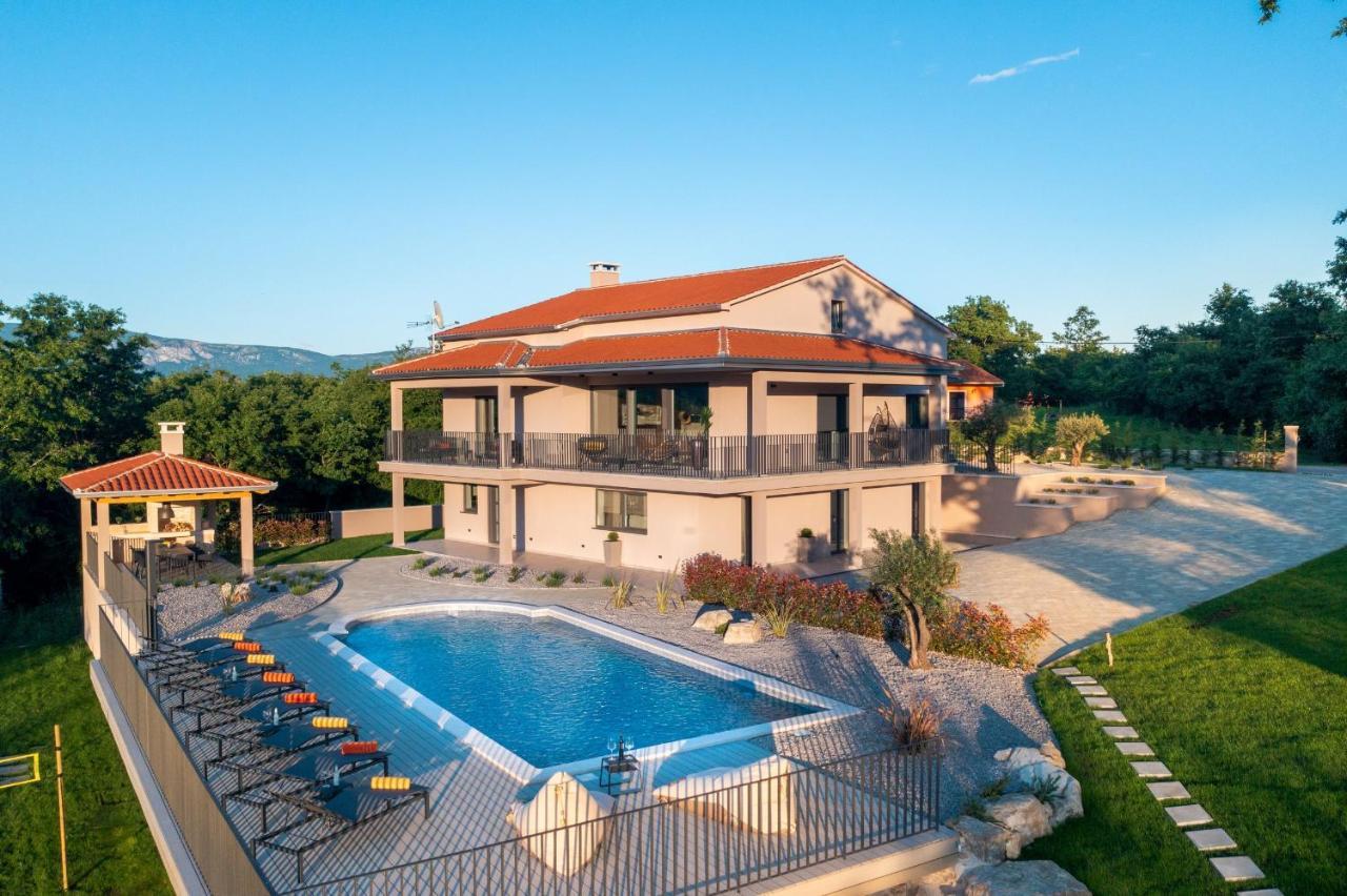 Luxury Villa Santa Cruz With Xl Pool And Jacuzzi Potpićan Exteriér fotografie