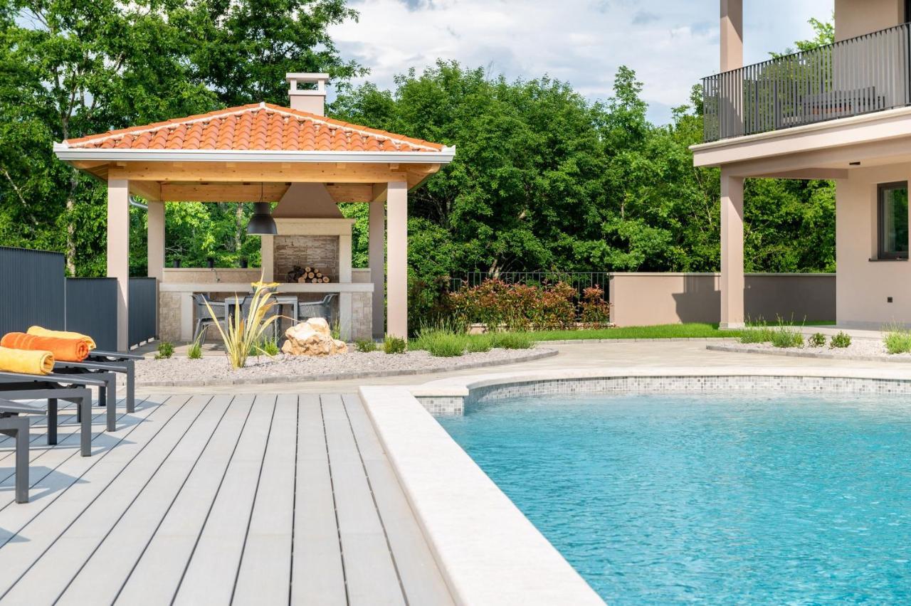 Luxury Villa Santa Cruz With Xl Pool And Jacuzzi Potpićan Exteriér fotografie