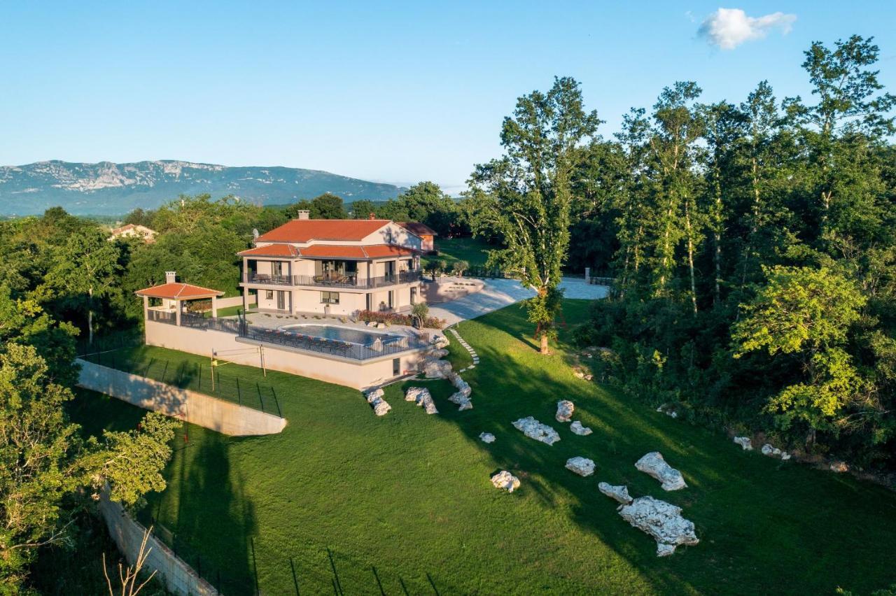 Luxury Villa Santa Cruz With Xl Pool And Jacuzzi Potpićan Exteriér fotografie