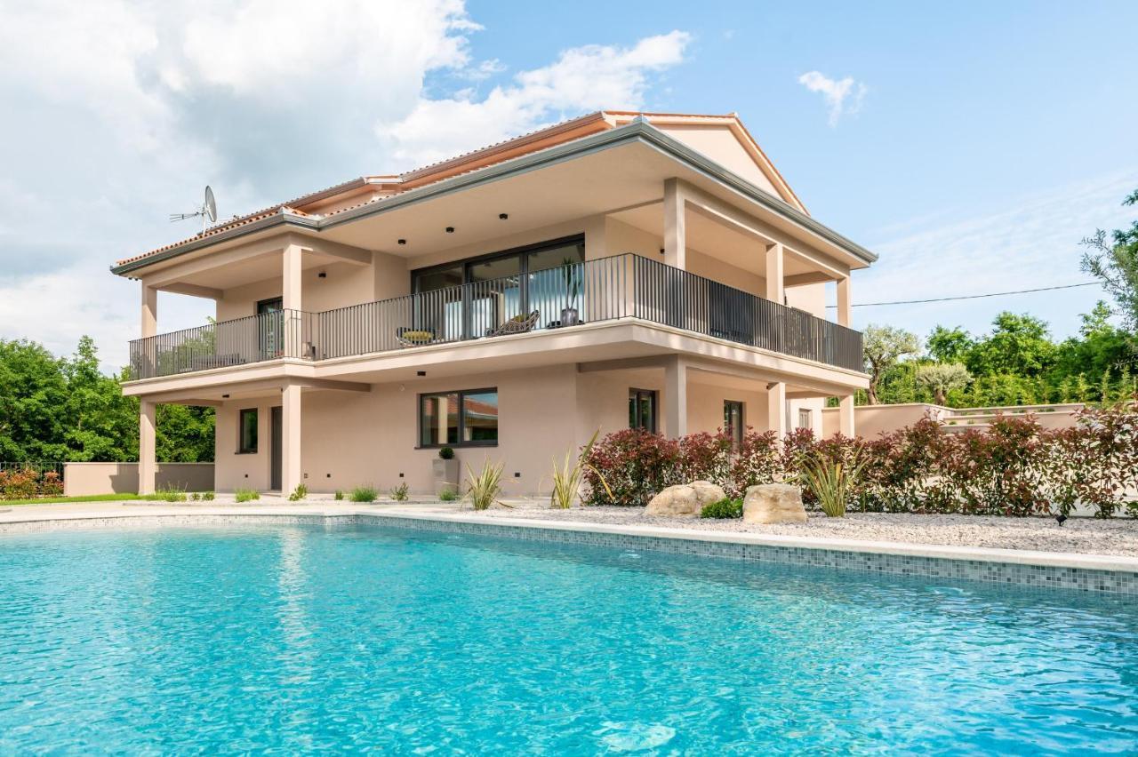 Luxury Villa Santa Cruz With Xl Pool And Jacuzzi Potpićan Exteriér fotografie