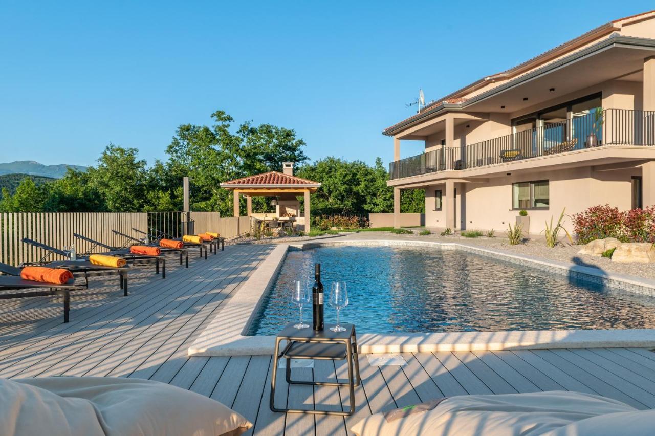 Luxury Villa Santa Cruz With Xl Pool And Jacuzzi Potpićan Exteriér fotografie