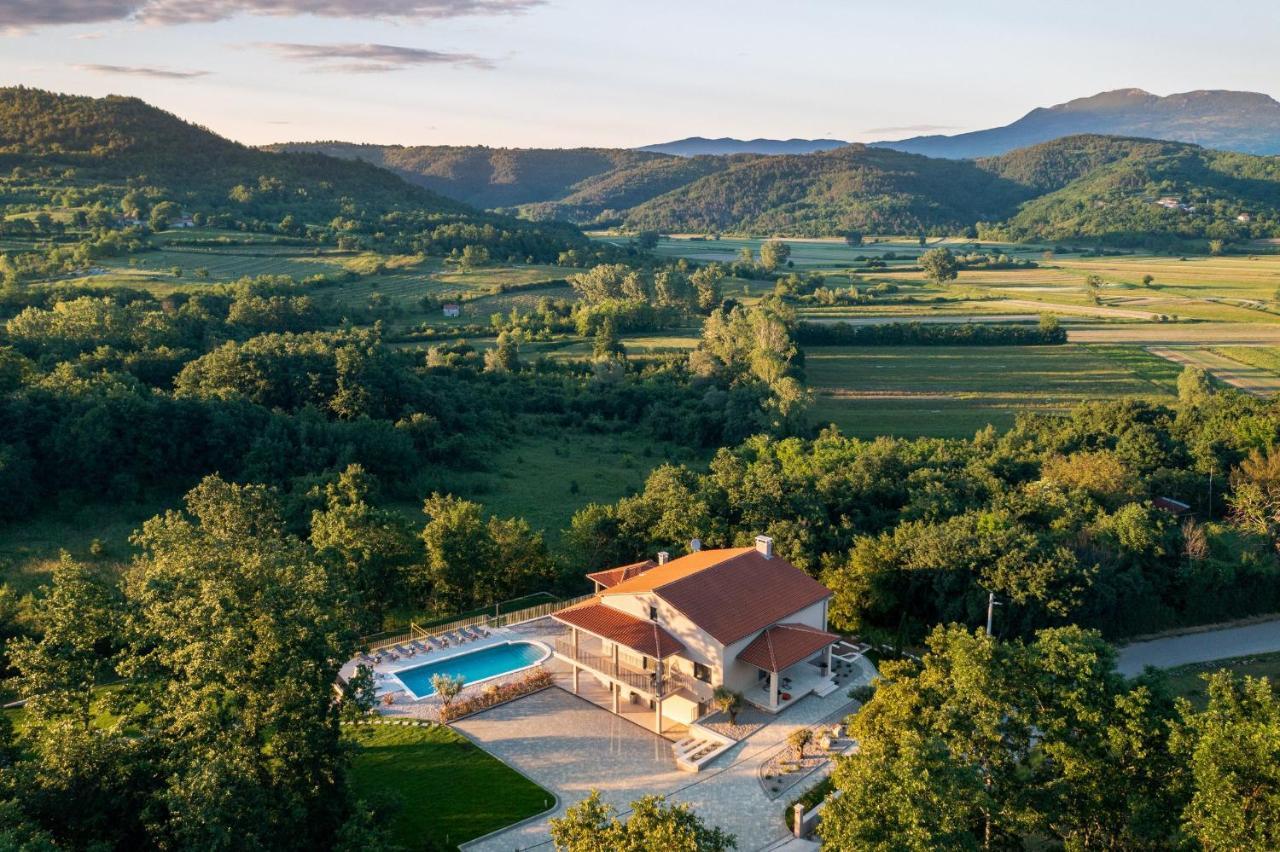 Luxury Villa Santa Cruz With Xl Pool And Jacuzzi Potpićan Exteriér fotografie