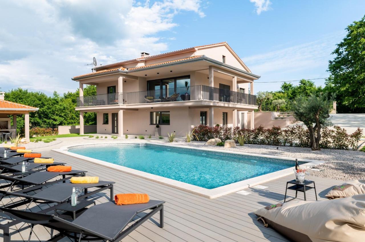 Luxury Villa Santa Cruz With Xl Pool And Jacuzzi Potpićan Exteriér fotografie